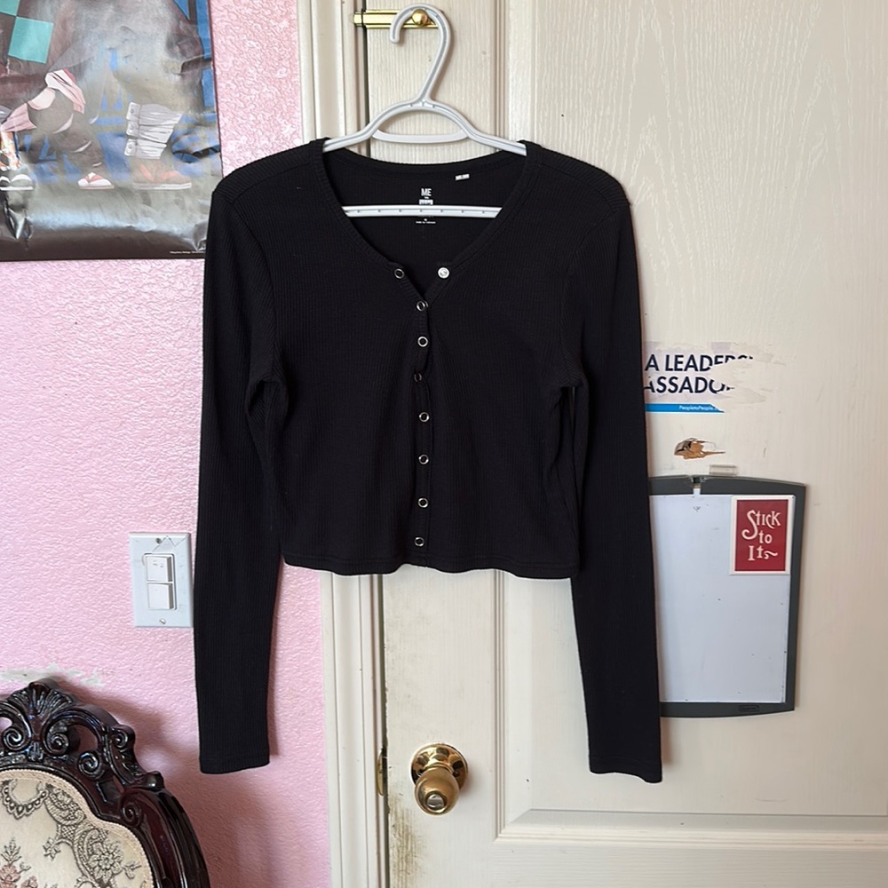 Black Long Sleeve Crop Top
